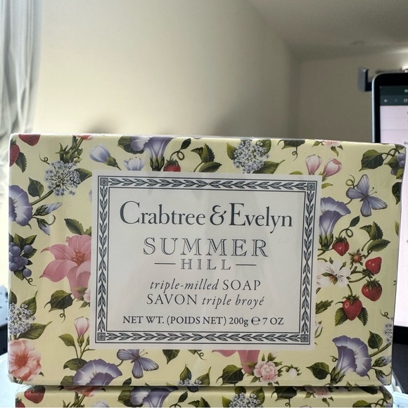 Crabtree & Evelyn Nantucket Briar and Summer Hill Bar Soap Set - Picture 2 of 9